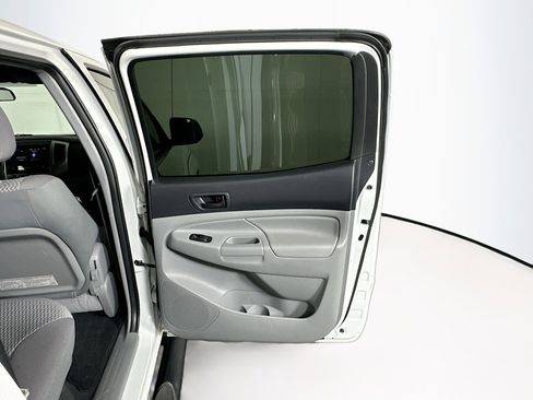 Used 2015 Toyota Tacoma PreRunner w/ SR5 Package image 27