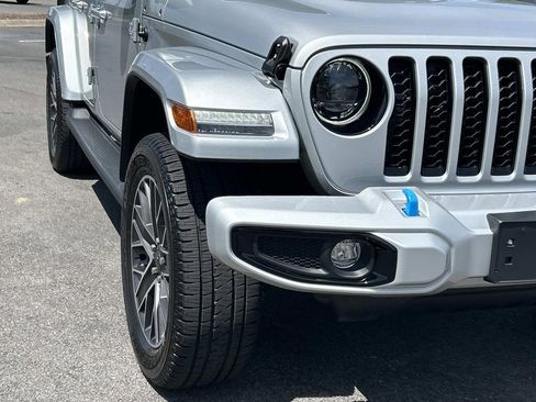 Used 2023 Jeep Wrangler Unlimited Sahara AWD/4WD image 11