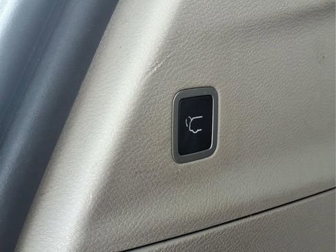 Used 2021 Chrysler Pacifica Touring-L w/ Uconnect Theater Family Group FWD image 24