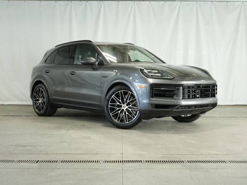 New 2025 Porsche Cayenne E-Hybrid AWD/4WD image 9