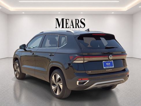 Used 2025 Volkswagen Taos SE AWD/4WD image 3