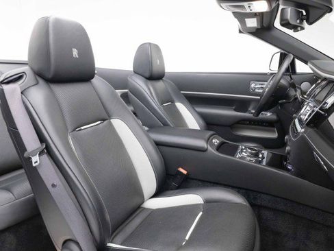 Used 2019 Rolls-Royce Dawn RWD image 4