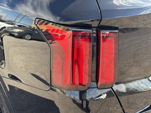 Used 2022 Kia Sorento SX image 11