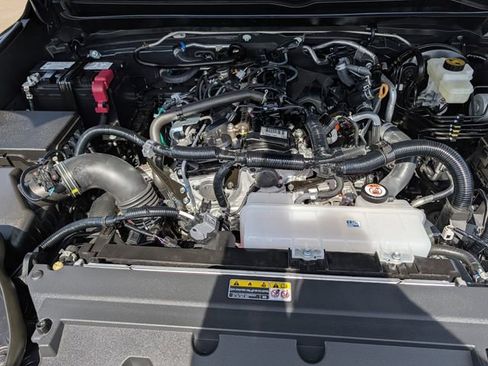 Used 2025 Toyota Tacoma SR5 AWD/4WD image 33