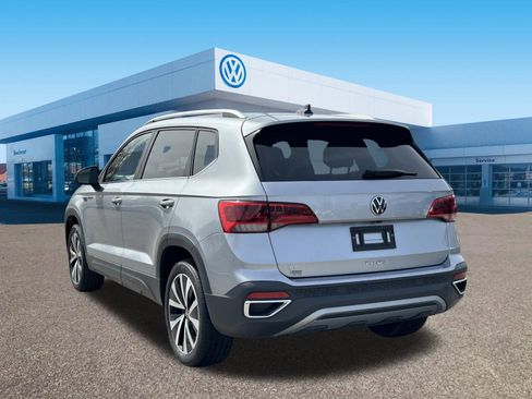 Used 2024 Volkswagen Taos SE image 5