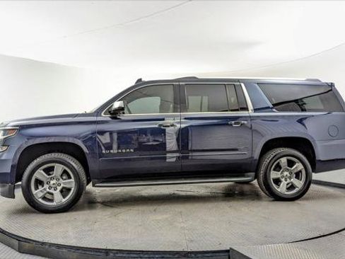 Used 2018 Chevrolet Suburban Premier image 3