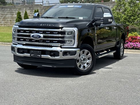 Used 2025 Ford F250 Lariat w/ Chrome Package image 5