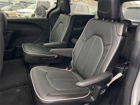 New 2026 Chrysler Pacifica Limited w/ S Appearance Package FWD image 20