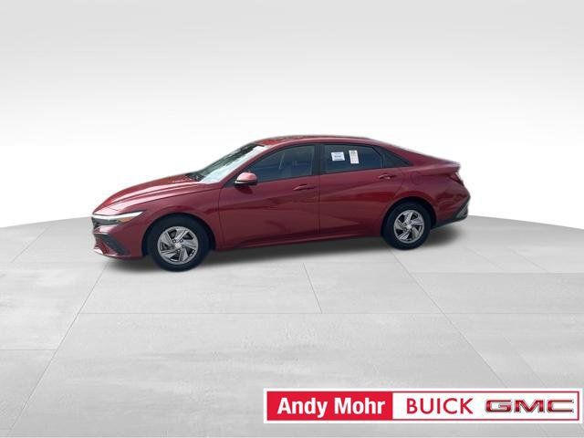 Used 2024 Hyundai Elantra SE FWD image 12