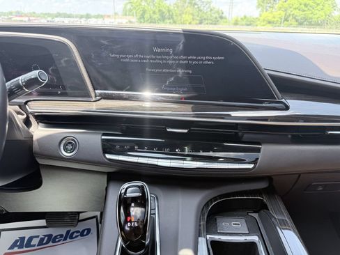 Used 2022 Cadillac Escalade ESV Premium Luxury w/ Performance Package AWD/4WD image 12