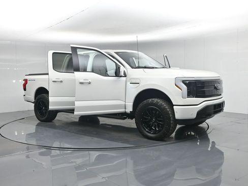 Used 2023 Ford F150 Lightning Platinum image 37