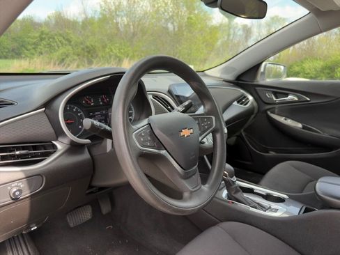 Used 2022 Chevrolet Malibu LT FWD image 16