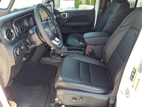 Used 2026 Jeep Wrangler Unlimited Sahara w/ Dual Top Group AWD/4WD image 9