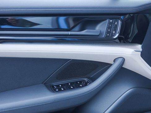 New 2025 Porsche Panamera 4 image 28