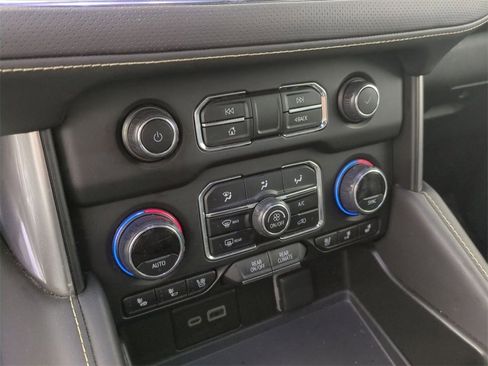 Certified 2024 Chevrolet Suburban Premier image 11