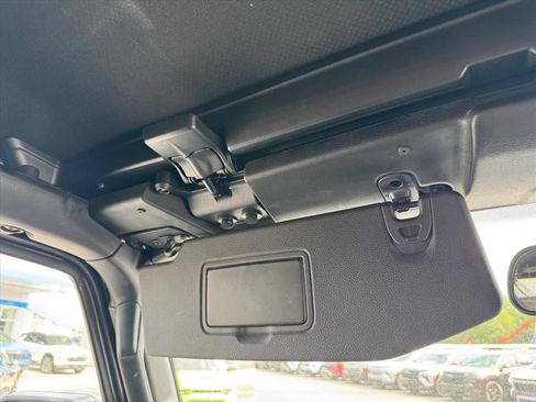 Used 2018 Jeep Wrangler Unlimited Sahara AWD/4WD image 27