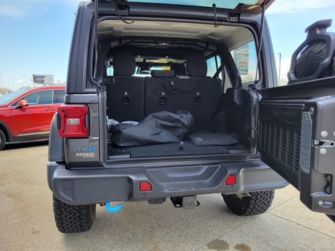 Used 2025 Jeep Wrangler Unlimited Rubicon 4xe w/ Safety Group AWD/4WD image 19