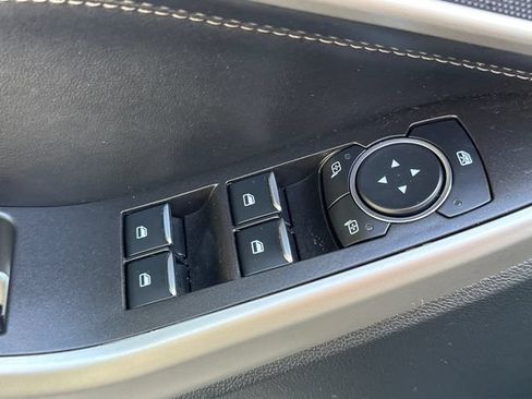 Used 2023 Ford Explorer XLT AWD/4WD image 28