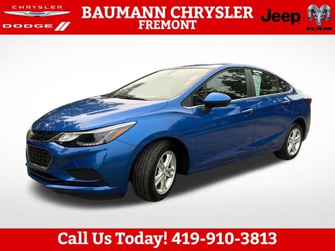 Used 2017 Chevrolet Cruze LT FWD image 2