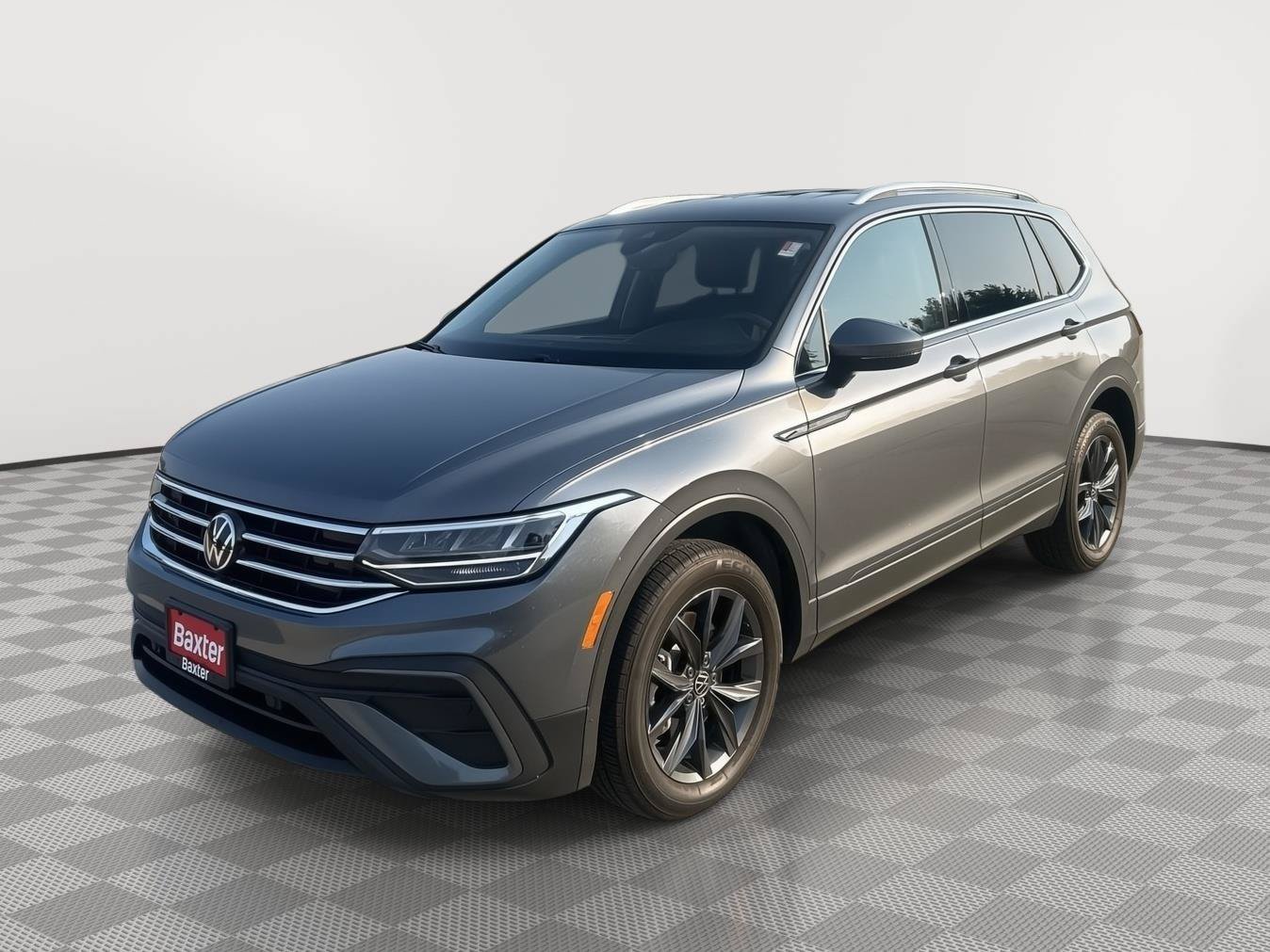Used 2023 Volkswagen Tiguan SE AWD/4WD image 4