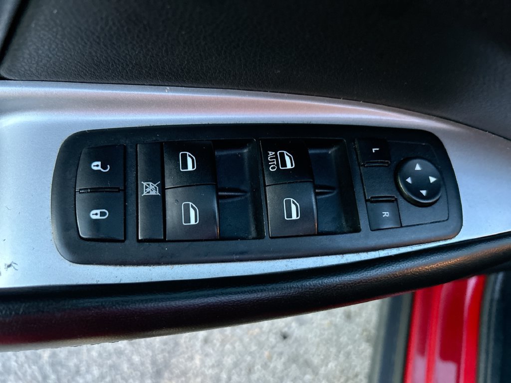 Used 2018 Dodge Journey SXT w/ Connectivity Group FWD image 12