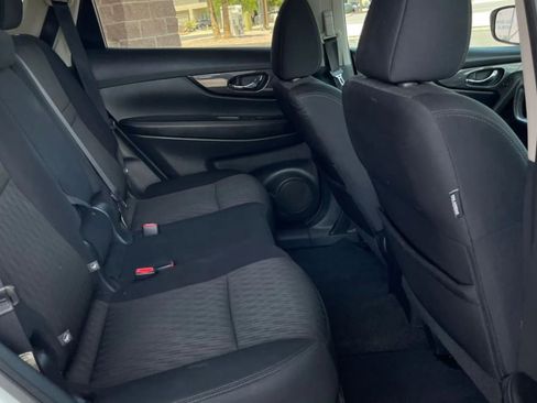 Used 2017 Nissan Rogue SV image 48