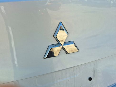 Used 2024 Mitsubishi Outlander 4WD Plug-In Hybrid image 12