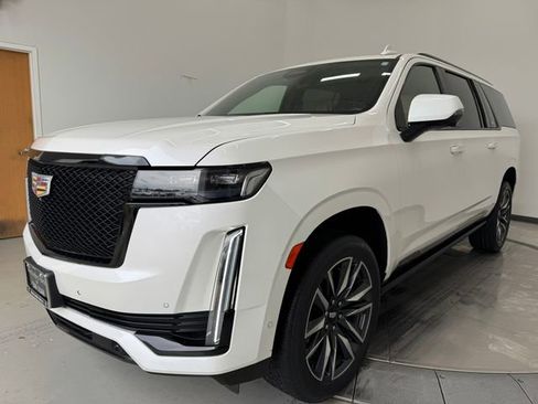 Used 2021 Cadillac Escalade ESV Sport w/ Driver Assist Tech Package RWD image 28