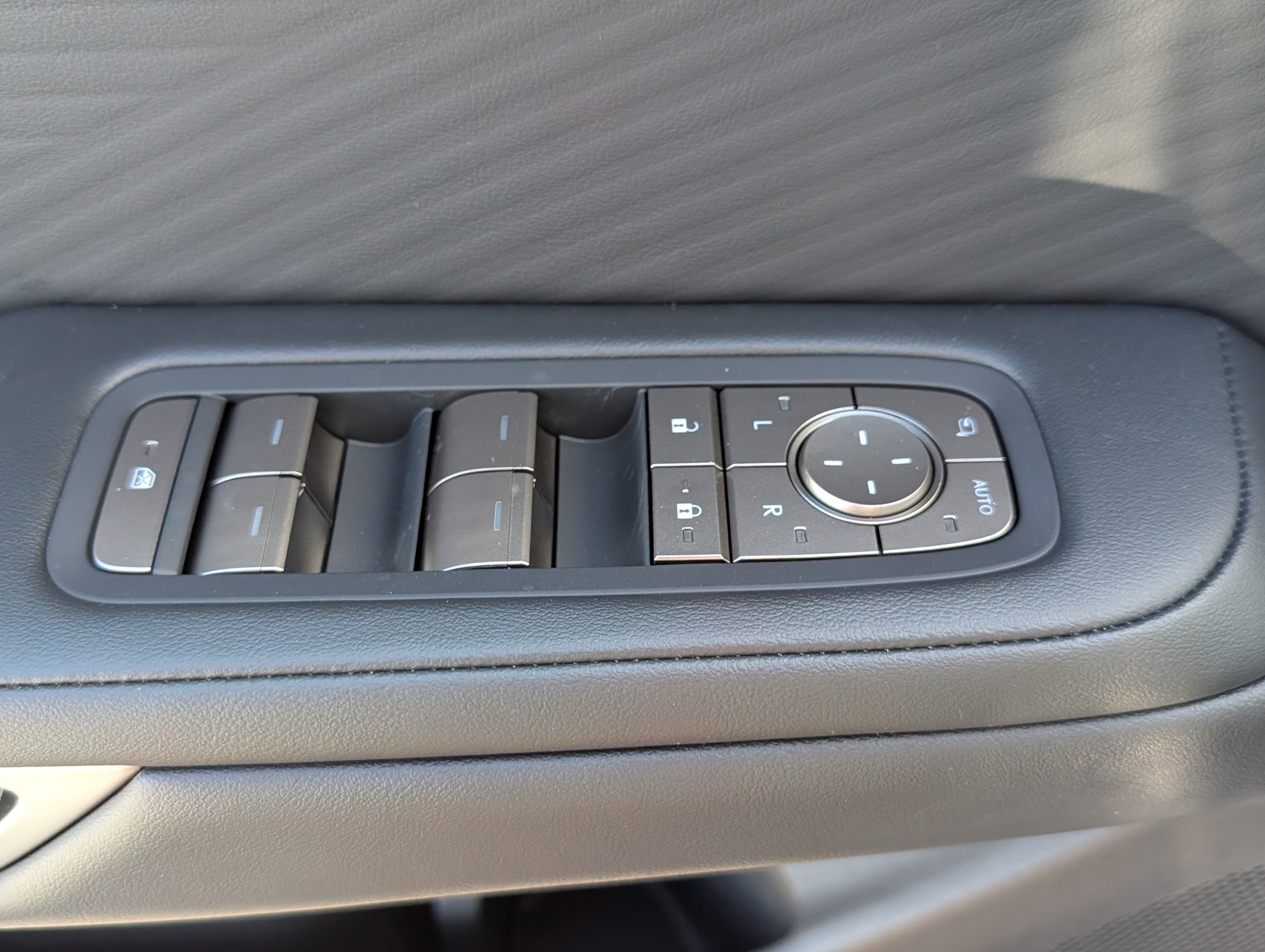 New 2026 Lexus ES 500e w/ Convenience Package AWD/4WD image 17
