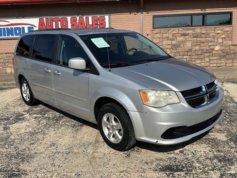 Used 2012 Dodge Grand Caravan SXT FWD image 2