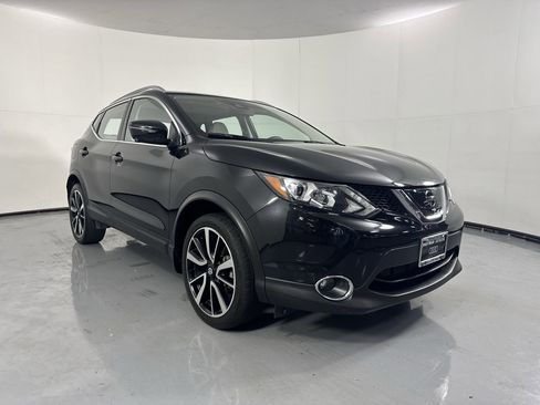 Used 2017 Nissan Rogue Sport SL w/ SL Premium Package AWD/4WD image 4