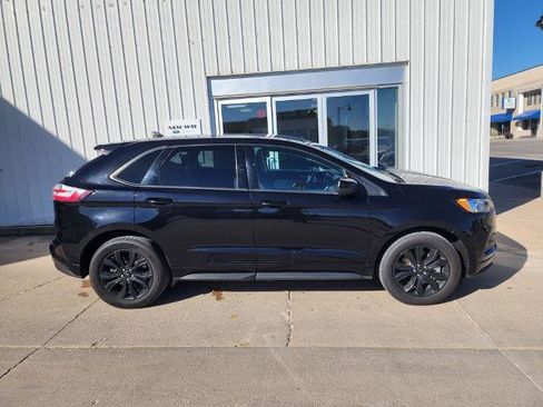 Certified 2022 Ford Edge SE w/ Black Appearance Package AWD/4WD image 6