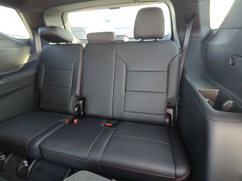 Used 2025 Chevrolet Traverse RS image 12