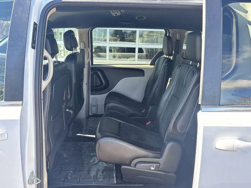 Certified 2019 Dodge Grand Caravan SXT image 11