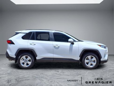 Used 2021 Toyota RAV4 XLE w/ Convenience Package FWD image 8