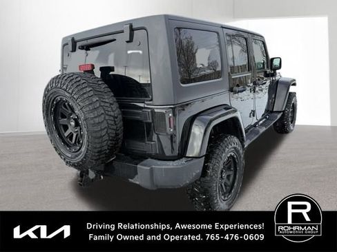 Used 2018 Jeep Wrangler Unlimited Sahara w/ Connectivity Group image 4