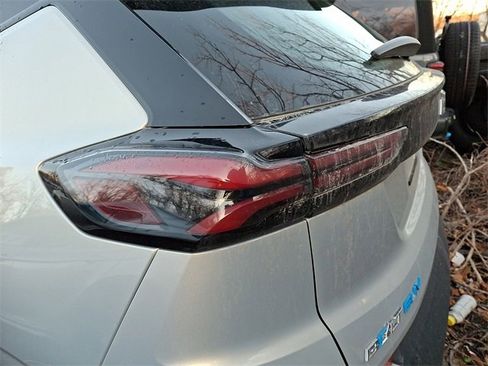 Used 2022 Chevrolet Bolt EUV Premier w/ Sun & Sound Package image 8