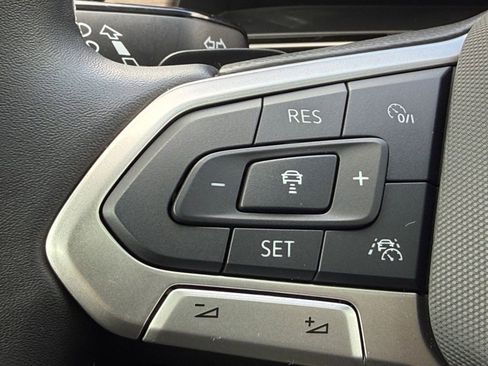 Used 2025 Volkswagen Atlas SEL AWD/4WD image 21