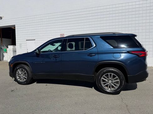 Used 2023 Chevrolet Traverse LT FWD image 3