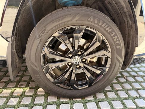 Used 2022 Toyota RAV4 SE w/ SE Grade Weather Package image 16