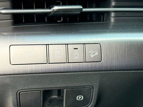 Certified 2025 Hyundai Kona SE image 10