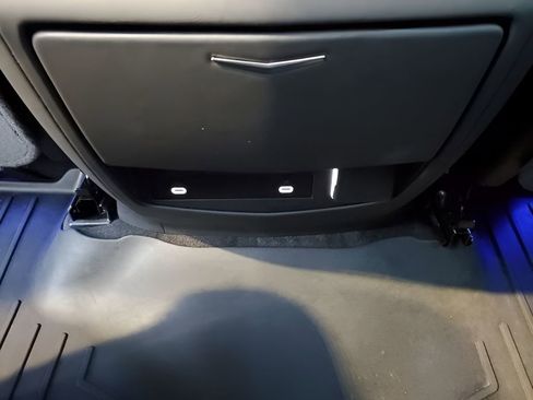 Certified 2024 Cadillac Escalade Premium Luxury image 23