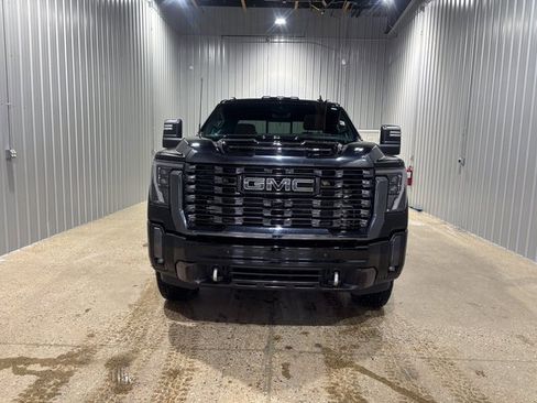 Used 2024 GMC Sierra 2500 Denali Ultimate w/ Snow Plow Prep/Camper Package image 17