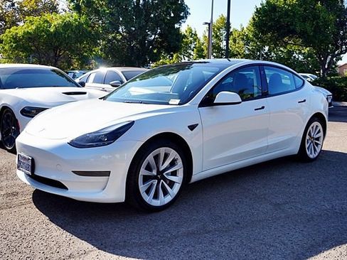 Used 2023 Tesla Model 3 Standard Range RWD image 13