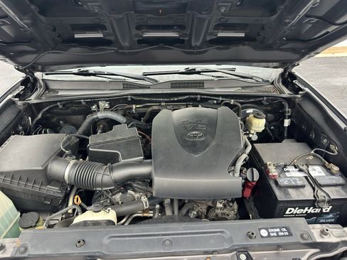 Used 2017 Toyota Tacoma TRD Sport image 34