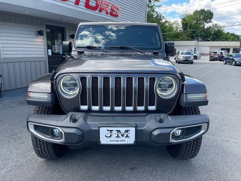 Used 2018 Jeep Wrangler Unlimited Sahara w/ Dual Top Group AWD/4WD image 2
