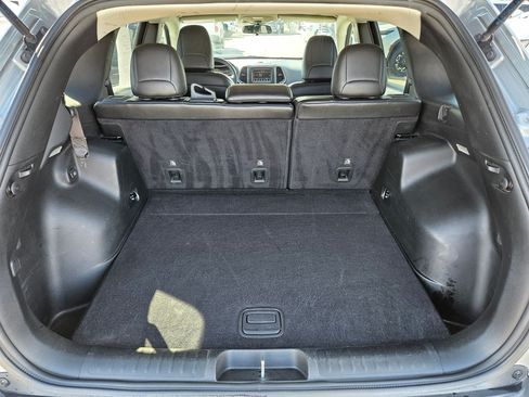 Used 2019 Jeep Cherokee Latitude Plus AWD/4WD image 28