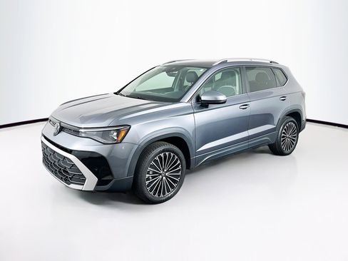 Used 2025 Volkswagen Taos SE image 3