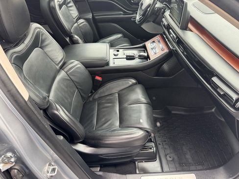 Used 2020 Lincoln Aviator Reserve w/ Equipment Group 202A image 12