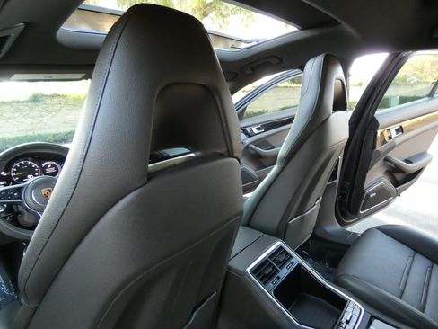 Used 2018 Porsche Panamera 4 image 52